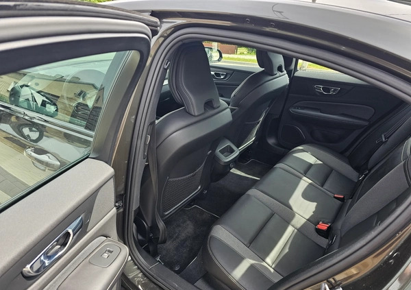 Volvo S60 cena 79900 przebieg: 50000, rok produkcji 2020 z Uniejów małe 172